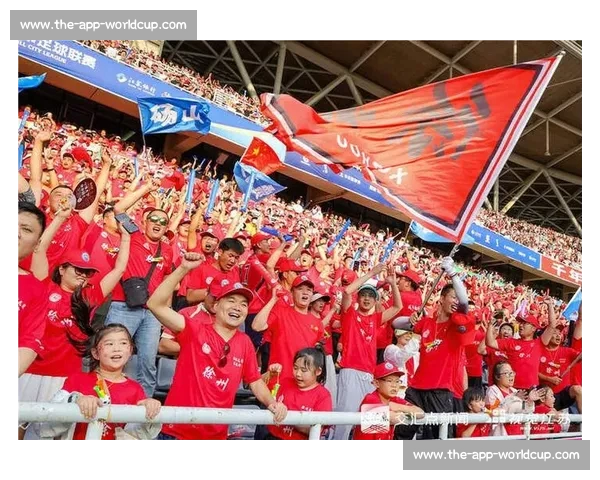 苏超暖心时刻！主队球迷集体高呼 “进一个”，客队球员含泪致谢