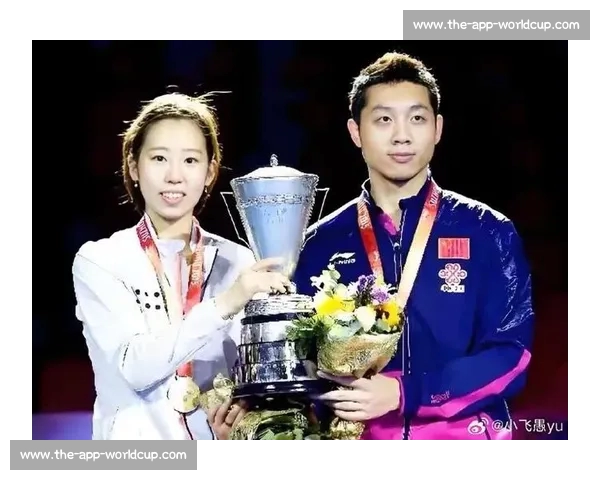 许昕父亲节与儿女甜蜜同框 奥运冠军化身温柔奶爸